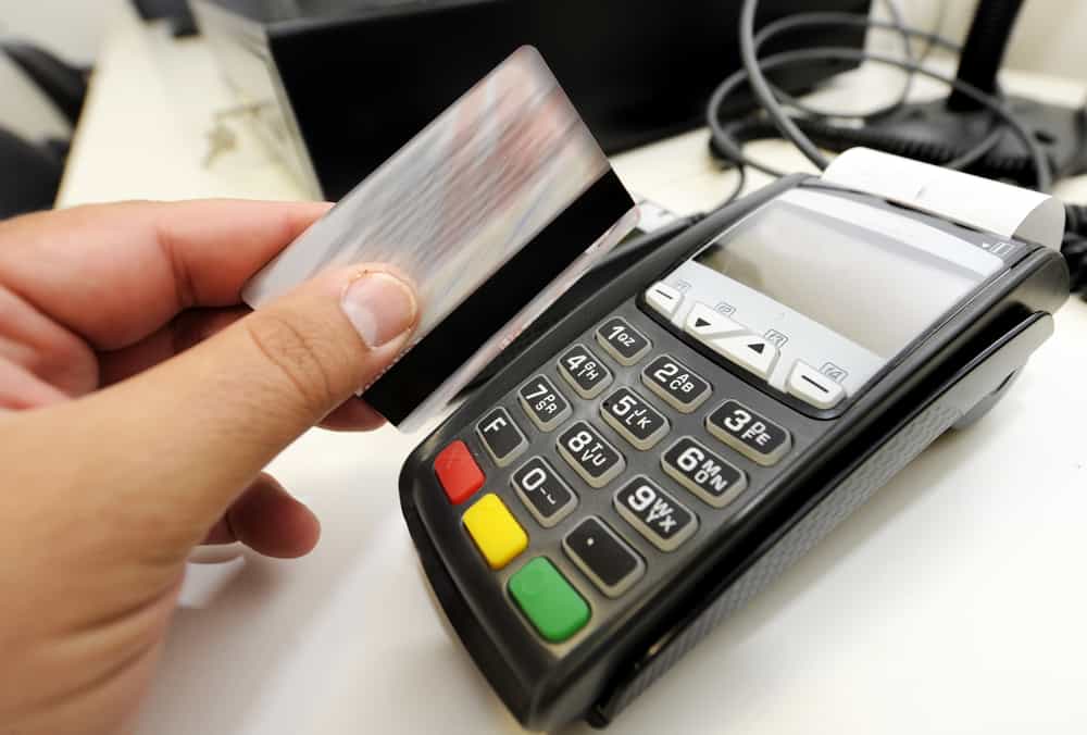 customer swiping credit card